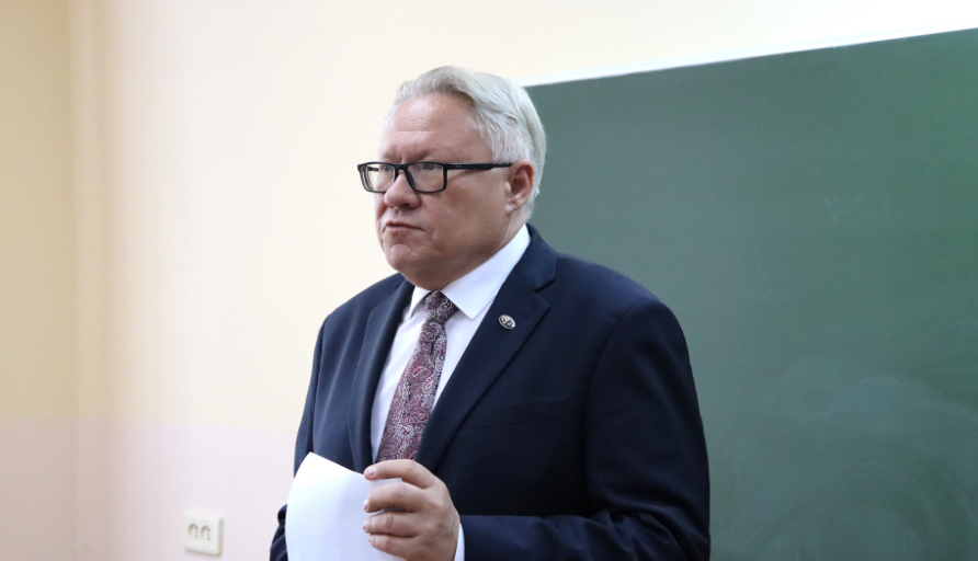 Президент Пермской ТПП Вячеслав Белов принимает экзамены у выпускников ВШЭ – Пермь