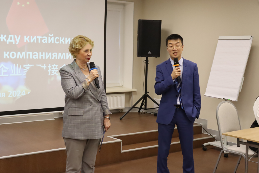 Елена Миронова, Се Юаньпэн..png